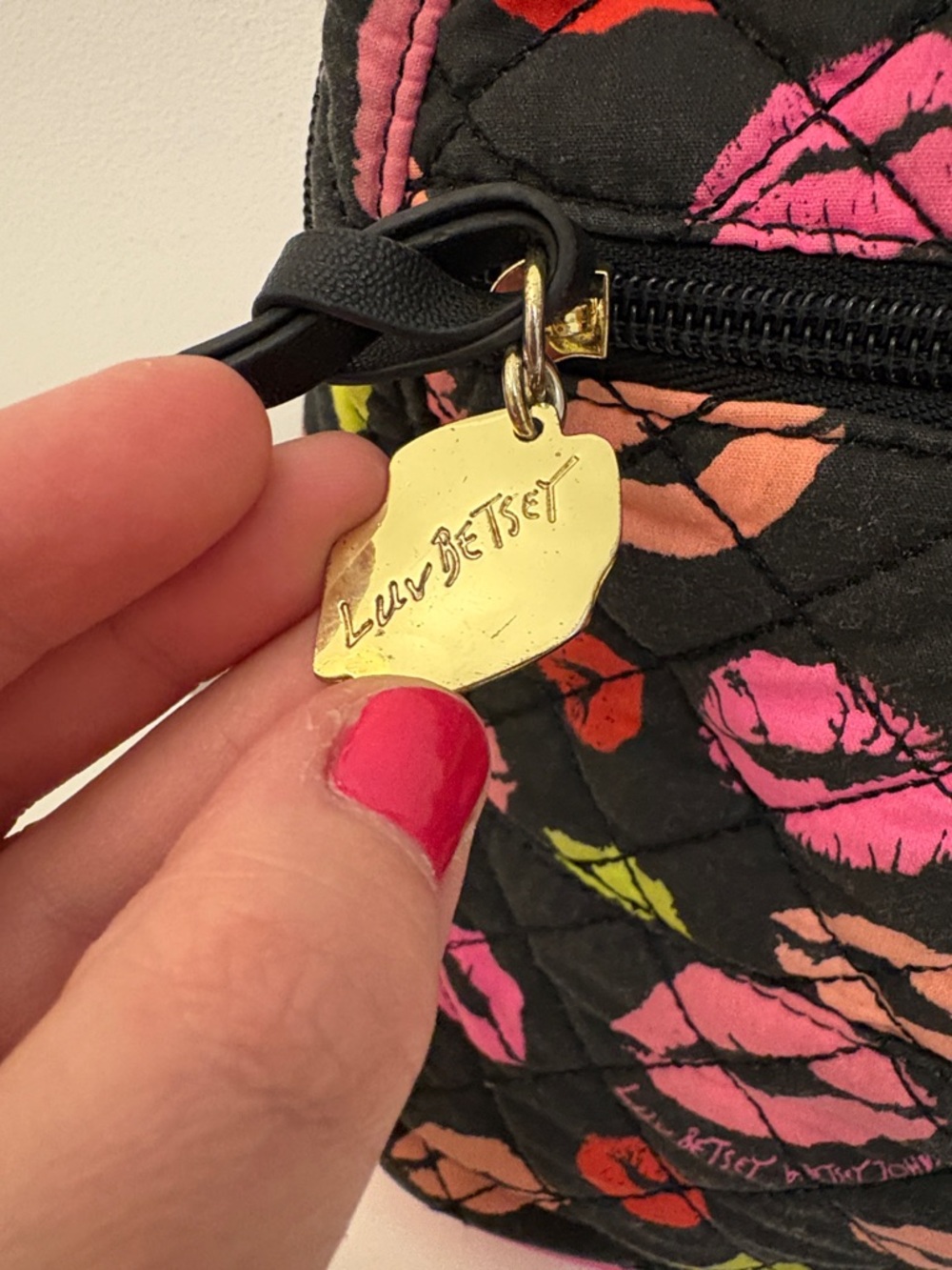 Betsey Johnson 💋 Black Quilted Mini Backpack with Multicolor Lip Print - Picture 5 of 8